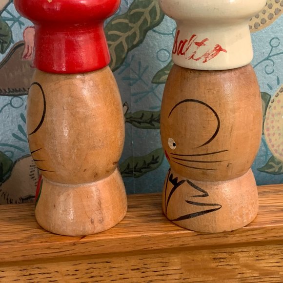 1960s Wooden Salt and Pepper Shakers - Picture 2 of 15